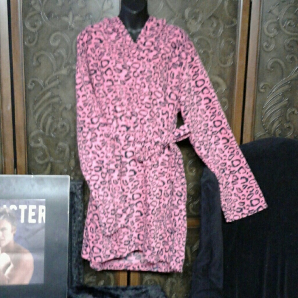 Robe with hood and pockets